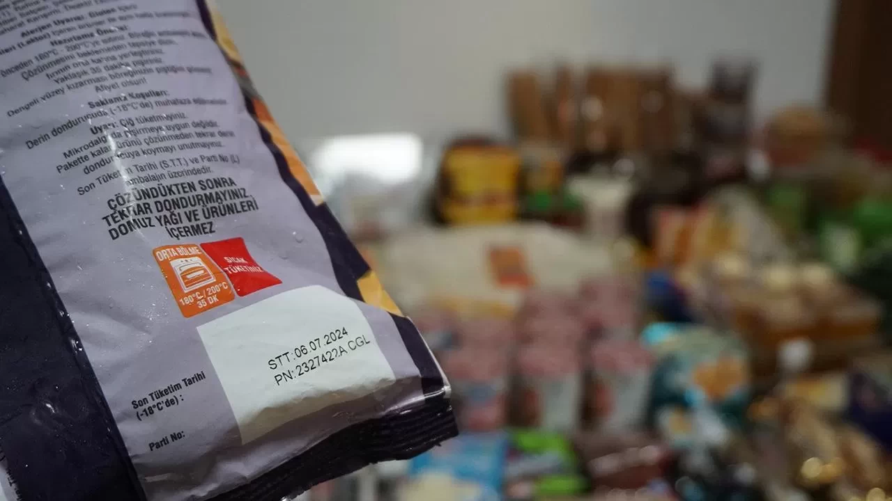 Zincir markette skandal! Tarihi geçen yüzlerce ürün imha edildi