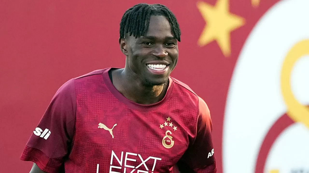 Galatasaray’ın yeni transferi Wilfried Singo ilk antrenmanına çıktı