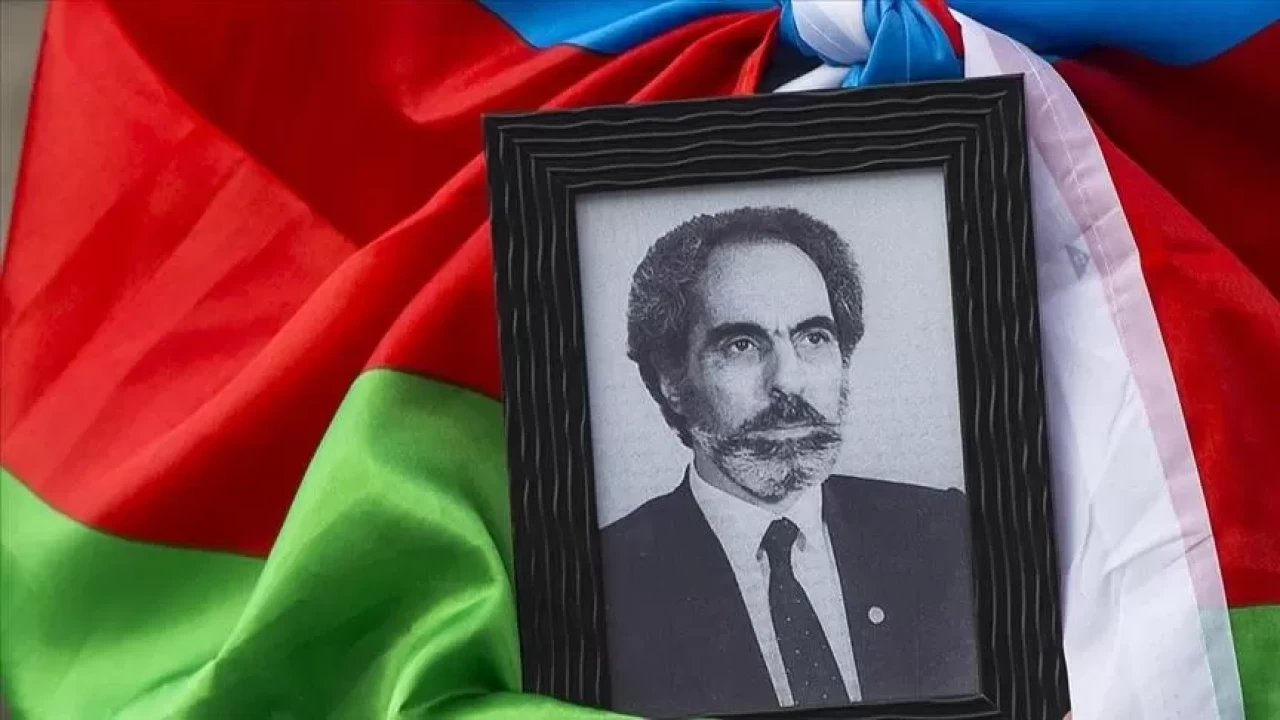 Ebulfez Elçibey vefatının 25. yılında minnetle anılıyor