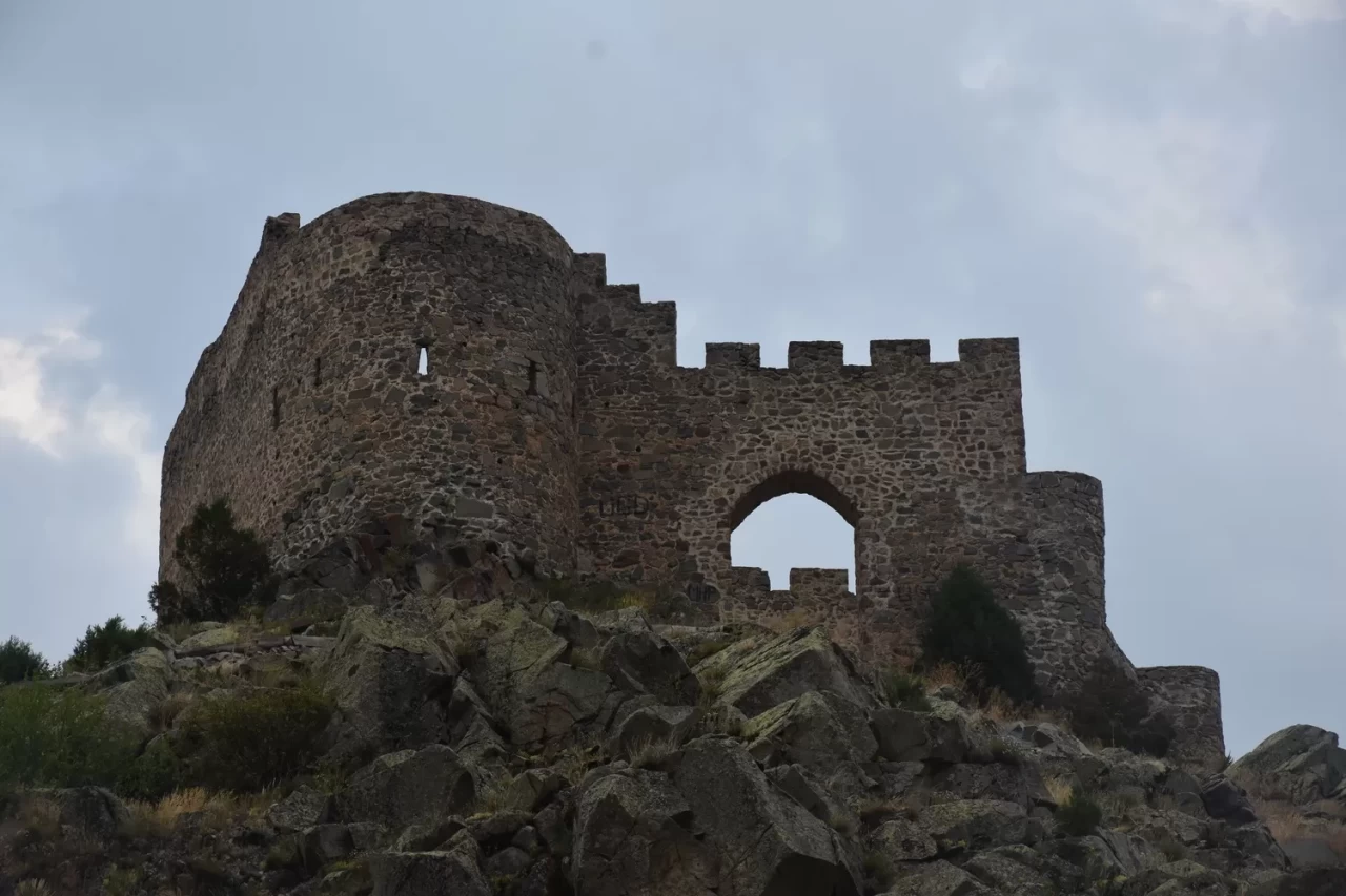 Gümüşhane'nin tarihi kaleleri yüzyılların tanıklığını yapıyor