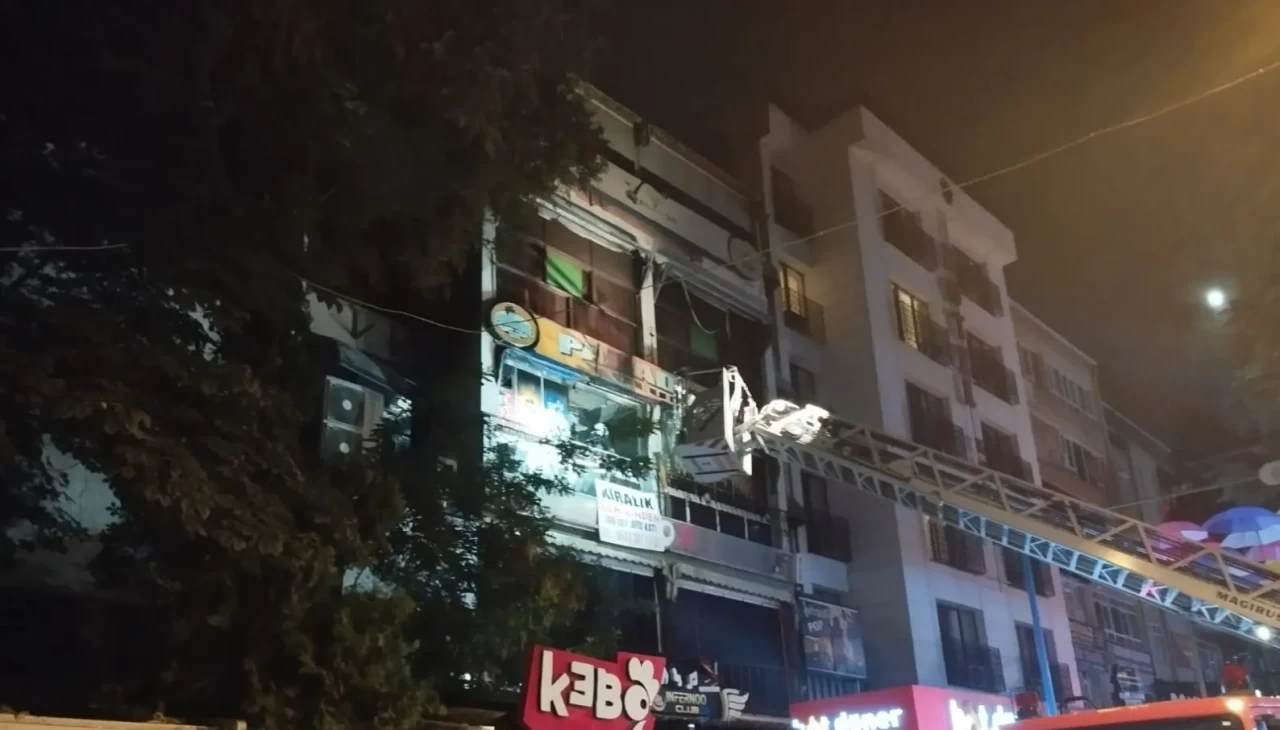 Ankara’da 4 katlı binada yangın çıktı