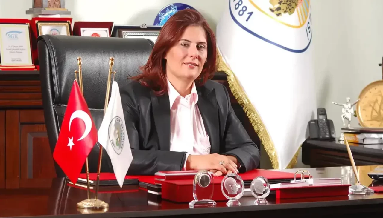 Özlem Çerçioğlu, beraberindeki üç önemli isimle AK Parti'ye mi geçiyor?