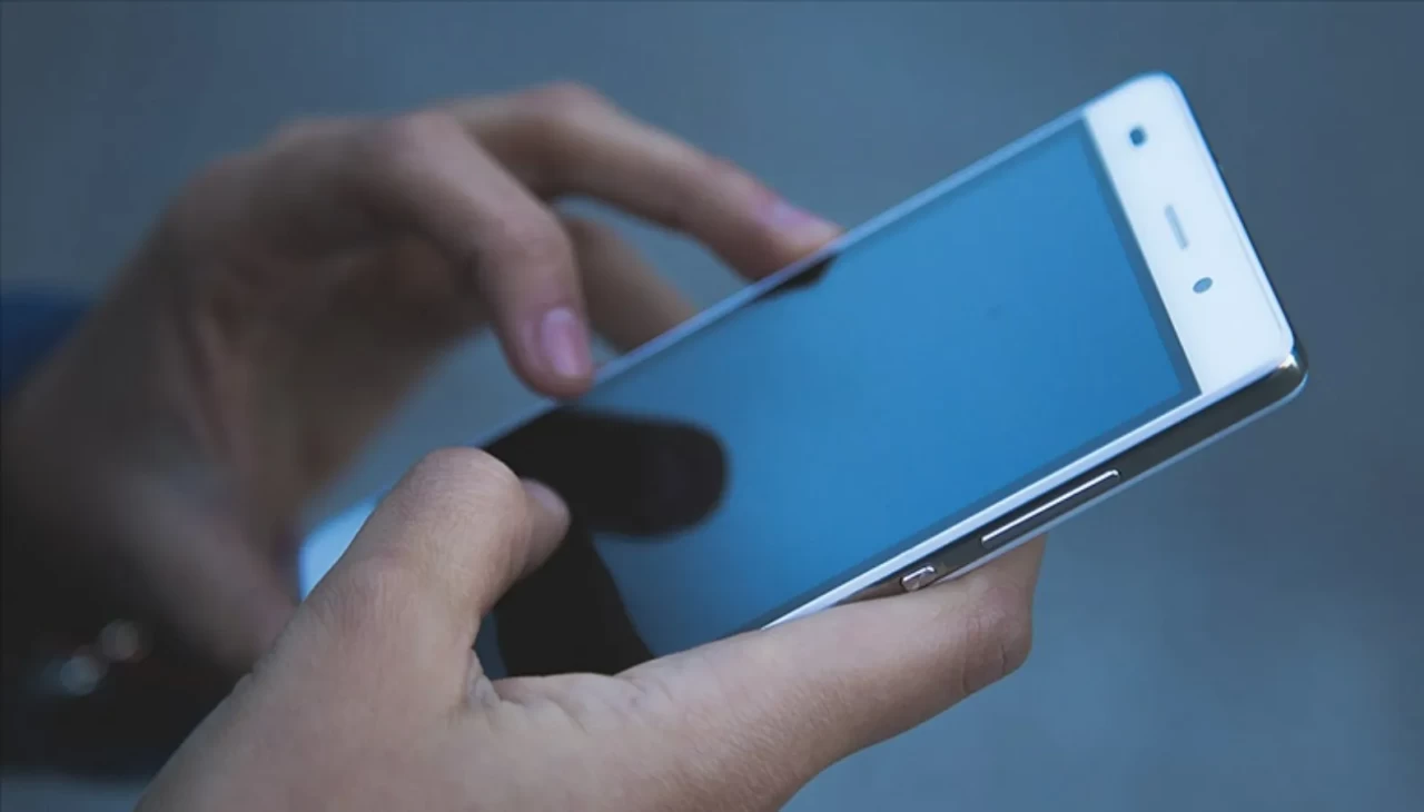 Belçika’da okullarda cep telefonu yasağı geliyor! 2025-2026’da başlıyor