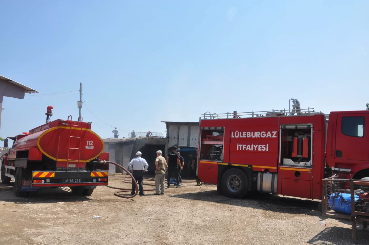 Kırklareli'de ağaçlık alanda yangın! Ekiplerin müdahalesiyle söndürüldü