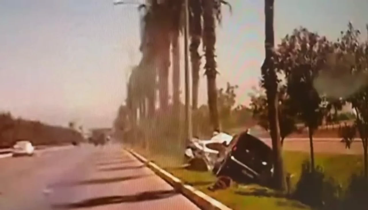 Polis memurları ölümden döndü! Feci kazanın görüntüleri ortaya çıktı