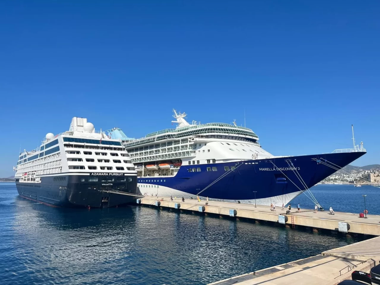 Bodrum'a 2 gemi ile 2 bin 609 turist geldi