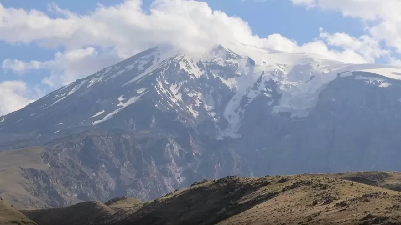 Ağrı Dağı’nda "takke buzulu" eriyor! 2050’de yarısı yok olacak