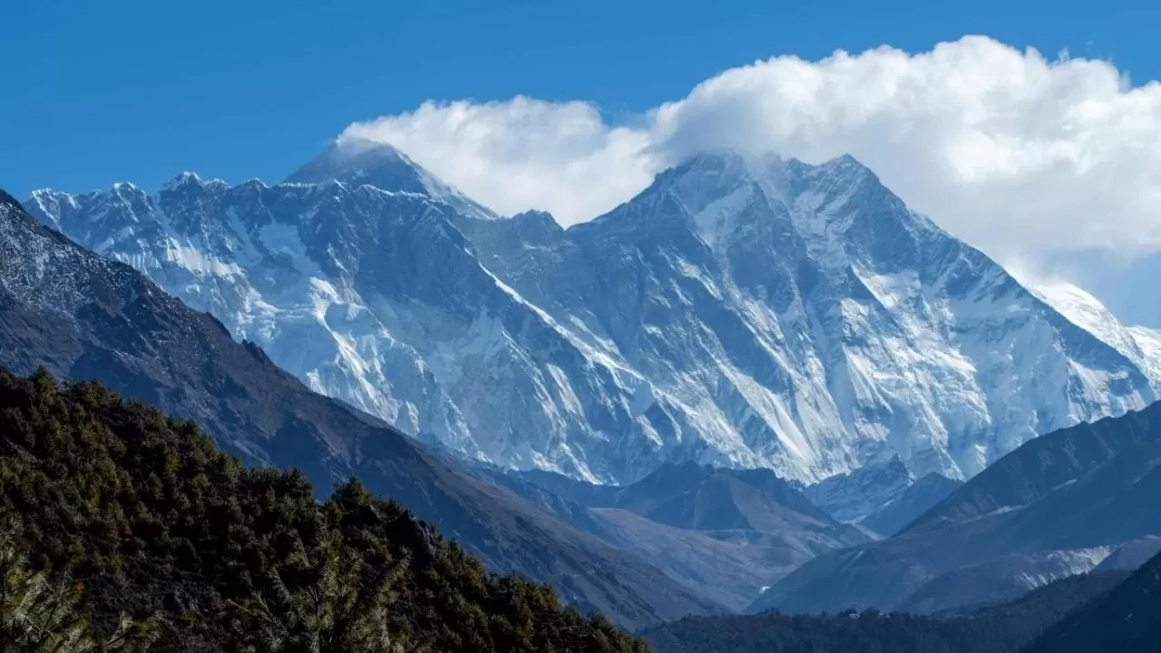 Everest Dağı'nda 10 yıl sonra bir ilk