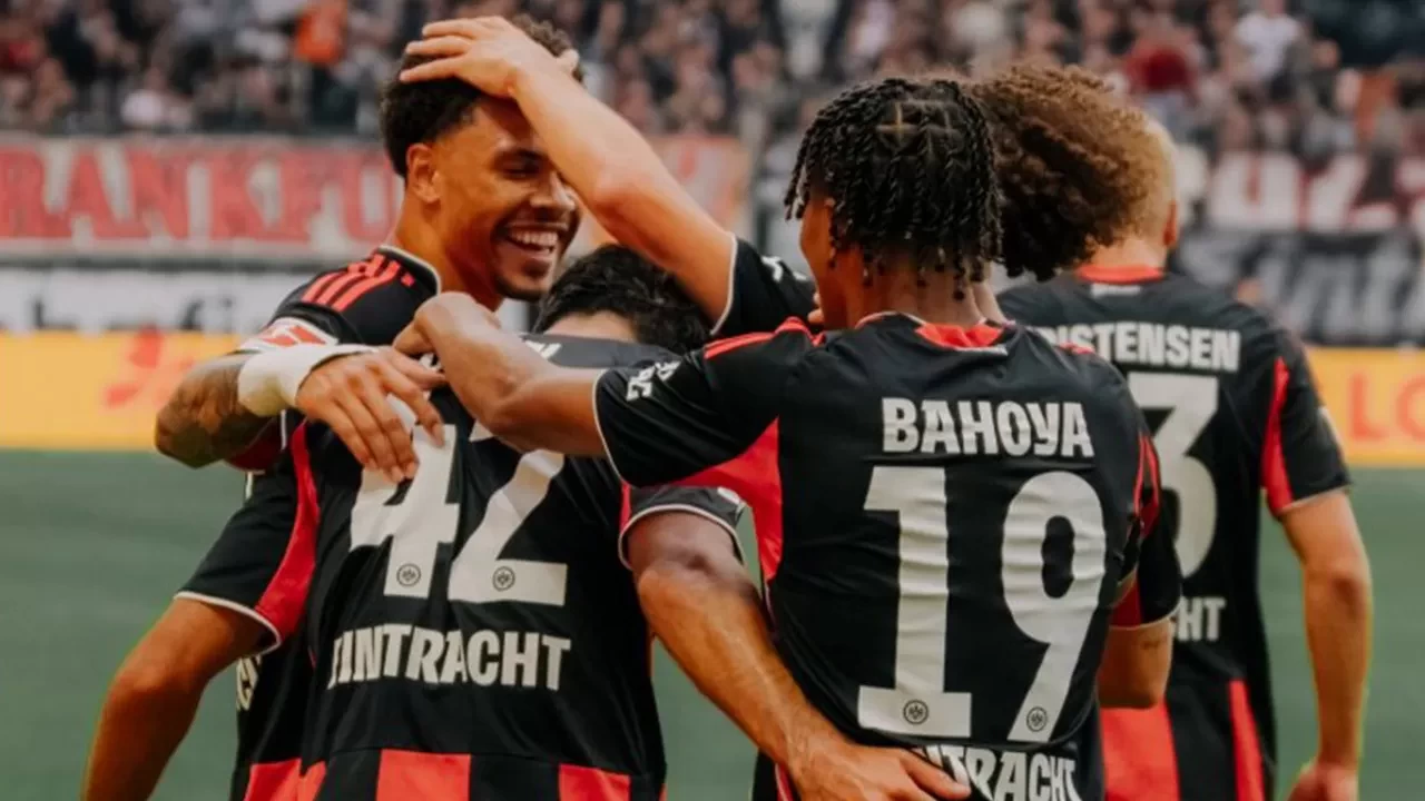 Bundesliga'da Can Uzun fırtınası! Eintracht Frankfurt lige farklı başladı