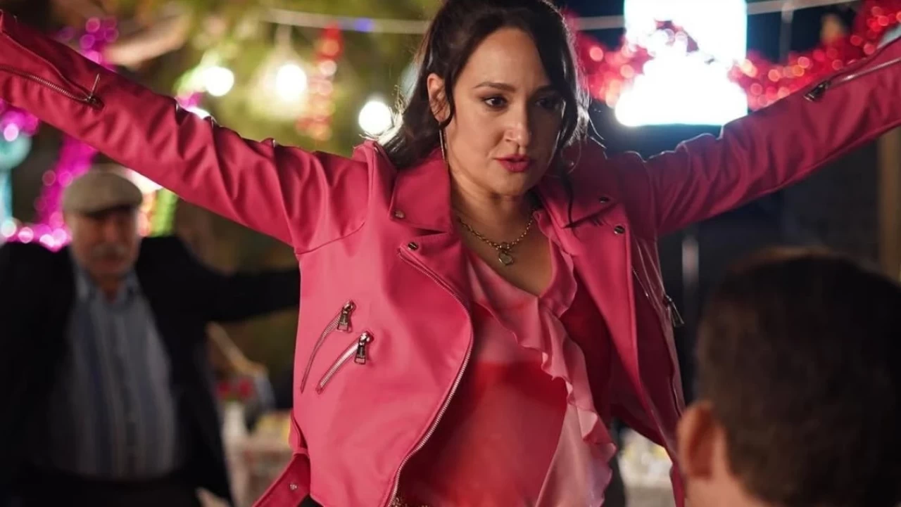 Gupse Özay’ın Platonik Mavi Dolunay Oteli Dizisi Netflix’te! Yayın Tarihi Açıklandı, Kareler Sosyal Medyayı Salladı!