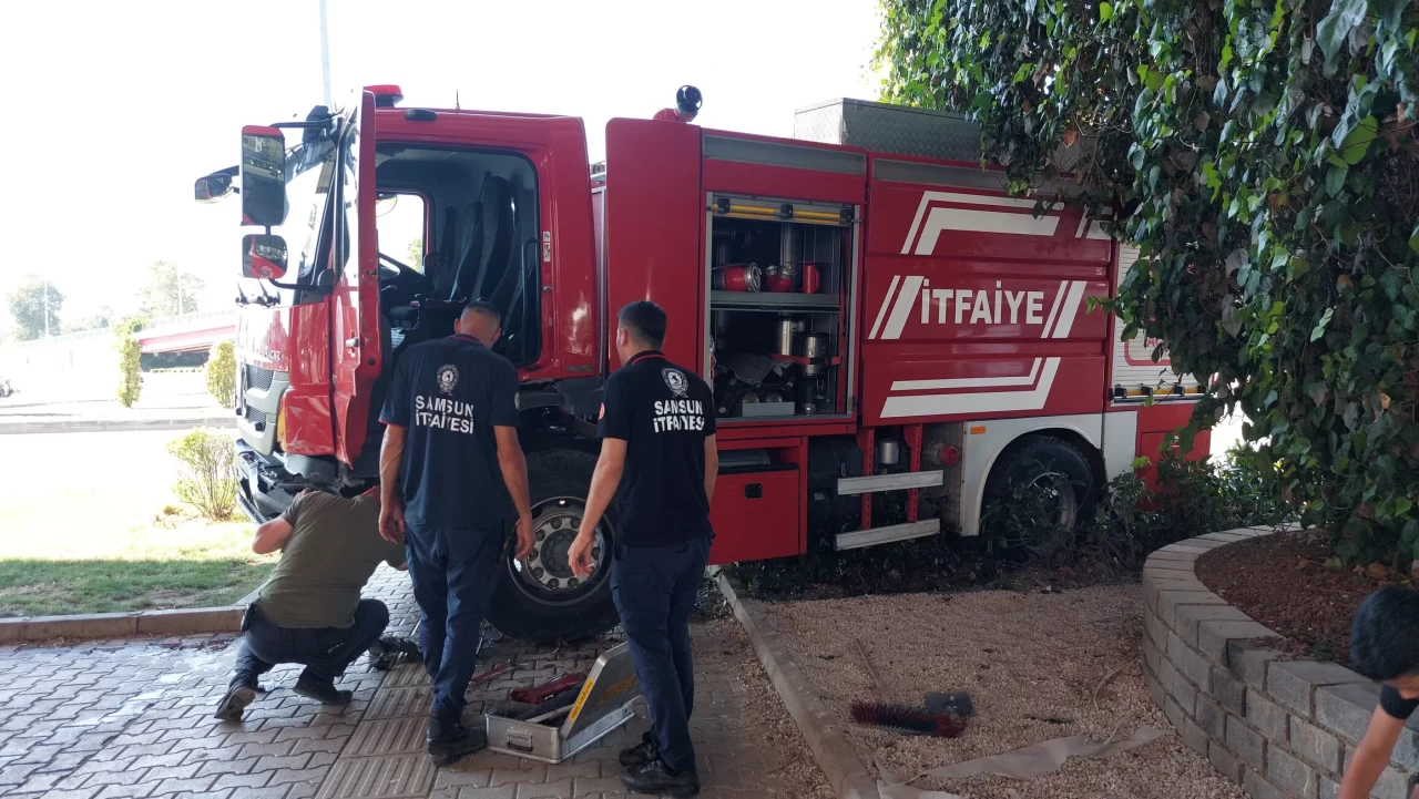 Samsun'da itfaiye aracı kaza yaptı: 2'si itfaiyeci 3 yaralı