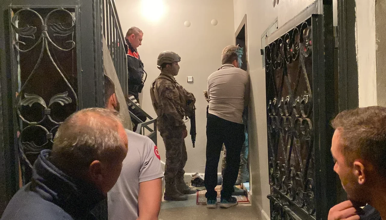 Aile içi kavga sonrası kendisini odaya kapattı! Özel Harekat Timi devreye girdi