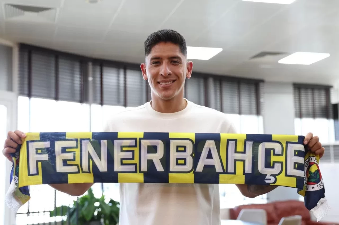 Fenerbahçe'nin yeni orta sahası! Transfer resmen açıklandı...