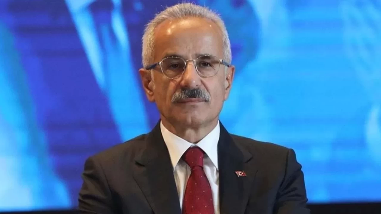 Bakan Uraloğlu duyurdu: 110 milyar liralık Kars-Iğdır-Aralık-Dilucu demir yolu projesi başlıyor!