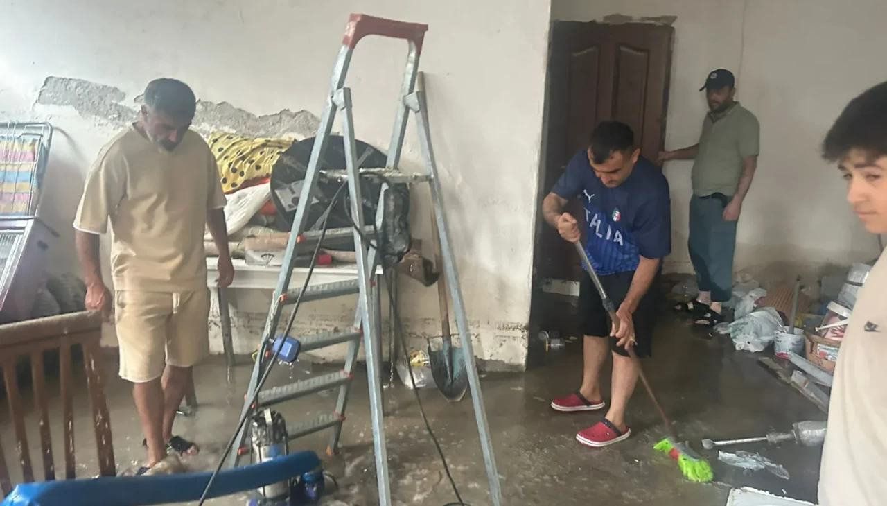 Sağanak Ankara’yı vurdu! Ev ve iş yerlerini su bastı