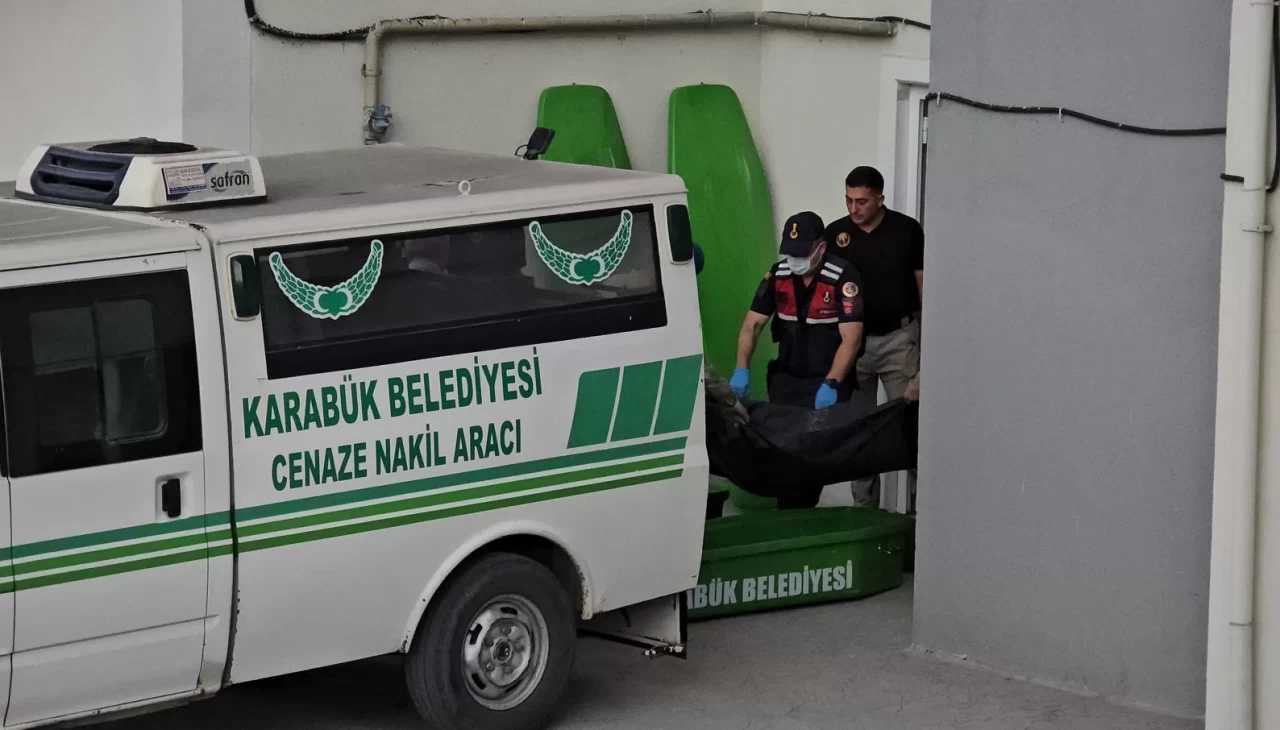 Cezaevinden izinli çıkıp, eşinin evini ateşe verdi