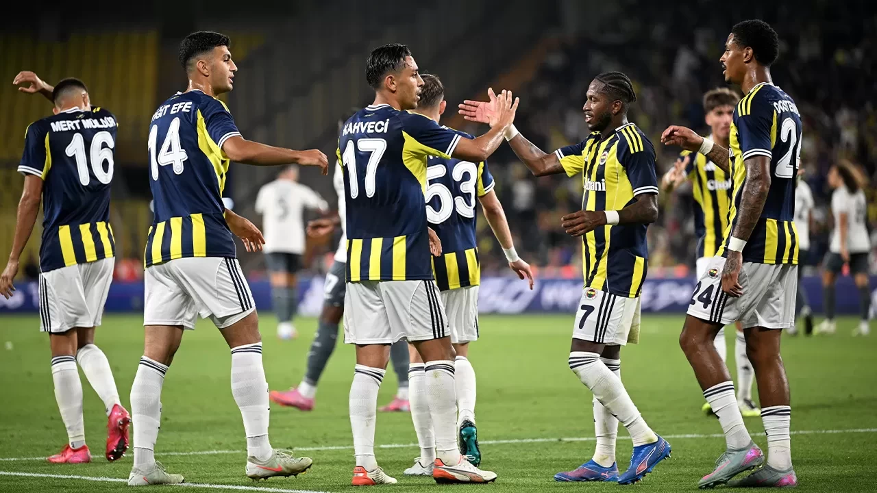 Fenerbahçe, UEFA Şampiyonlar Ligi 3. eleme turunda Feyenoord deplasmanında avantaj arıyor