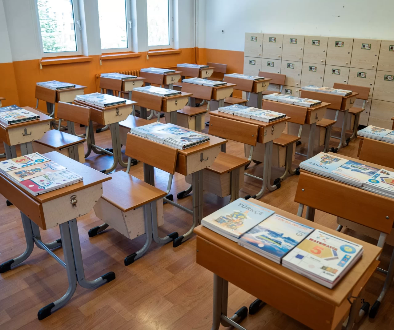 Ücretsiz ders kitapları okul sıralarını doldurdu