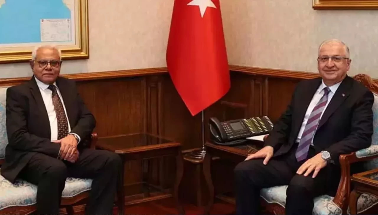 Bakan Güler, Pakistan’ın Ankara Büyükelçisi Junaid'i kabul etti