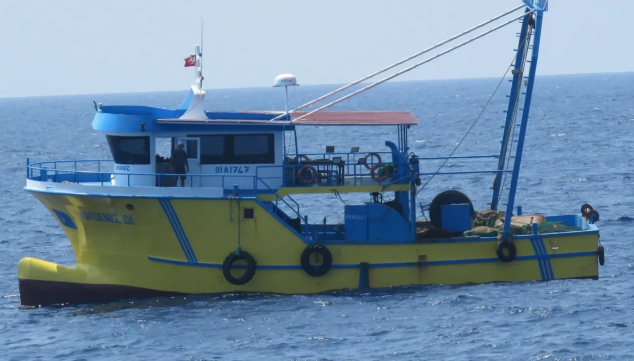 Mavi Vatan’da nefes kesen anlar! TCG Bozcaada yardıma koştu