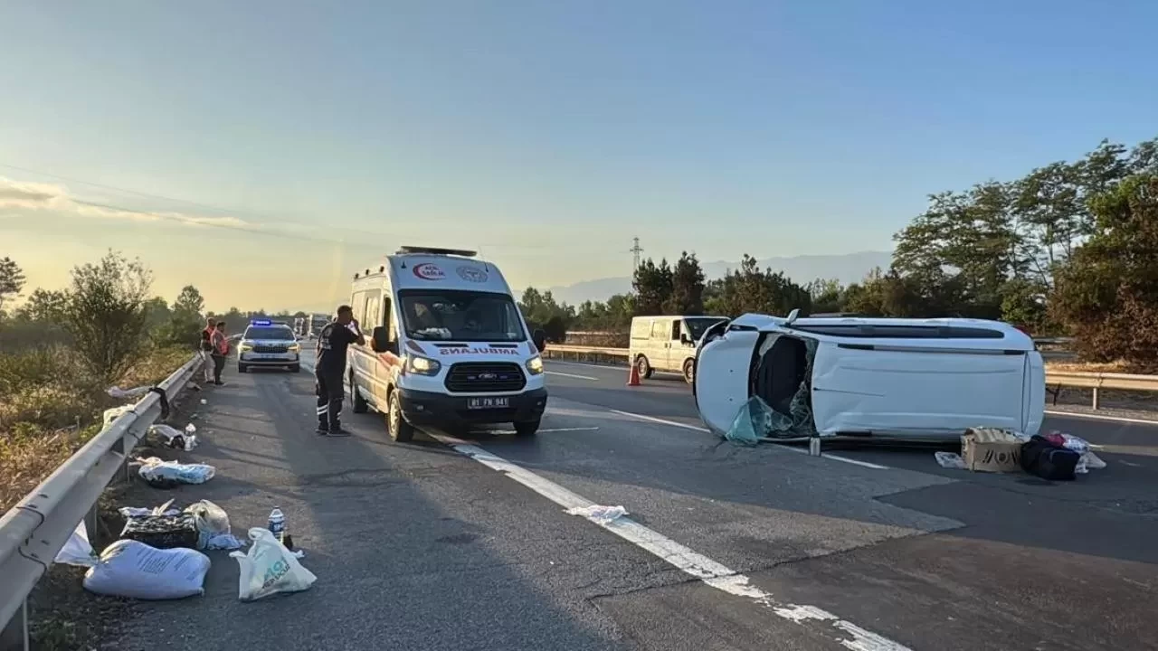 Anadolu Otoyolu'nda devrilen otomobildeki 6 kişi yaralandı