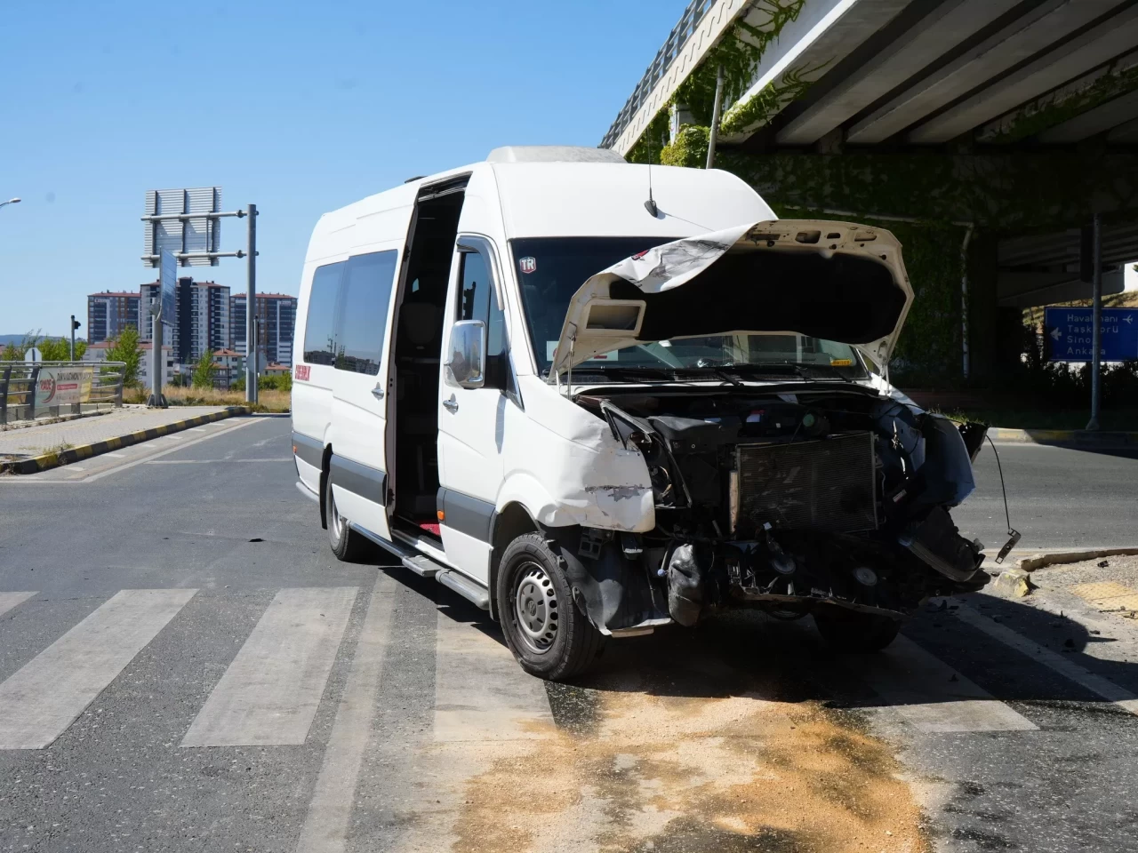 Kastamonu'da yolcu minibüsü ile hafif ticari araç çarpıştı: 10 yaralı