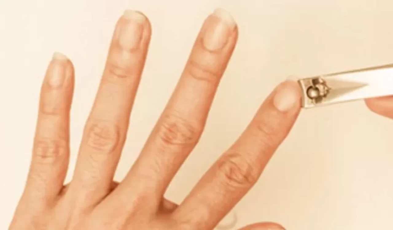 Saç ve tırnak bakımında yapılan hatalar! Sağlığınızı tehdit ediyor