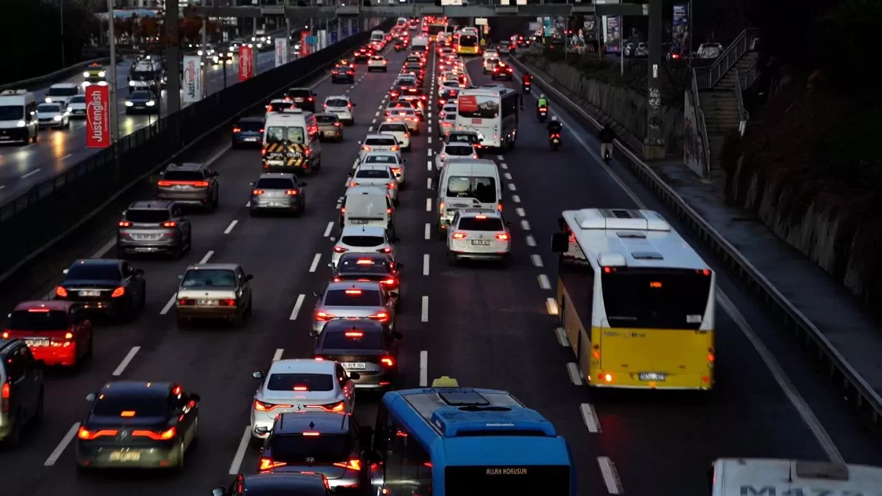 İstanbul'un trafik çilesine yeni çözüm: Otobüs öncelikli yol