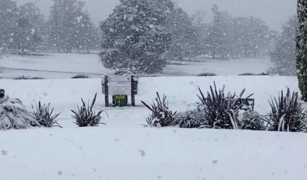 Böyle hava 40 yıldır görülmedi! Kar kalınlığı 40 santimetreye ulaştı