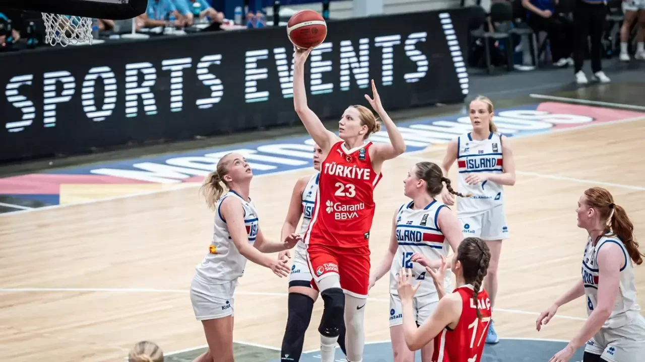 Türkiye, FIBA 20 Yaş Altı Kızlar Avrupa Şampiyonası'nda İzlanda'yı mağlup etti