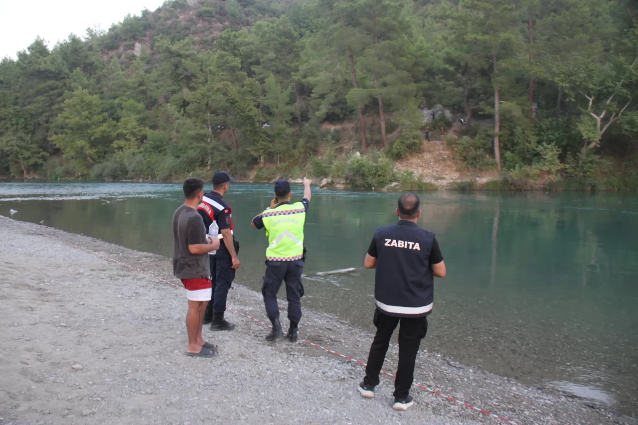 Antalya'da serinlemek için ırmağa giren genç boğuldu