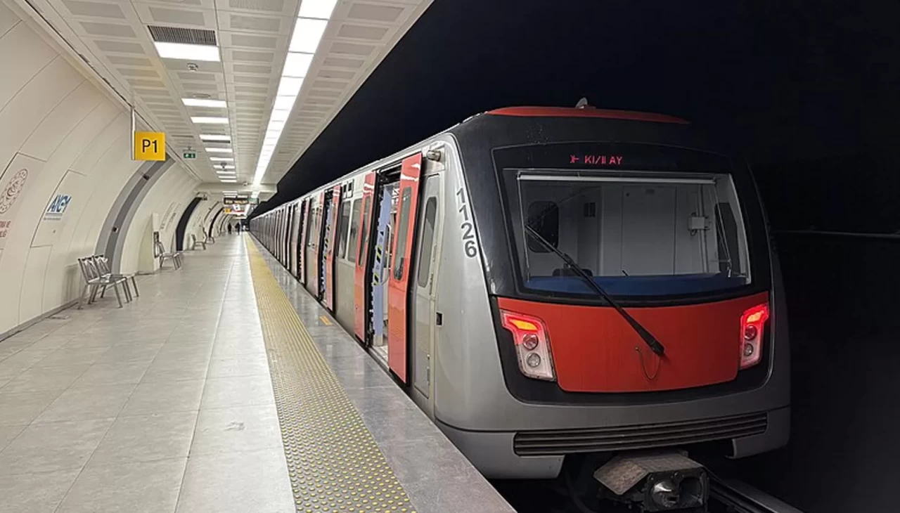 Kapatılan metro istasyonları açıldı