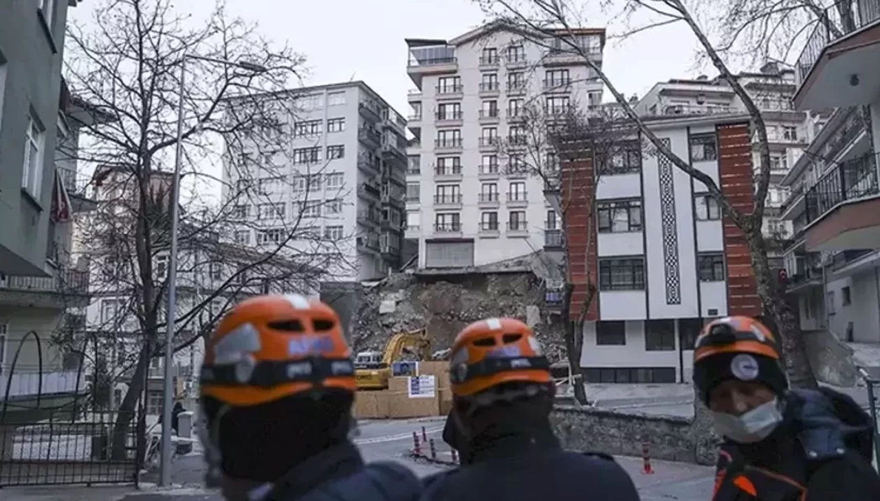 Sincan’da kolonlarından ses gelen 18 daireli bina boşaltıldı