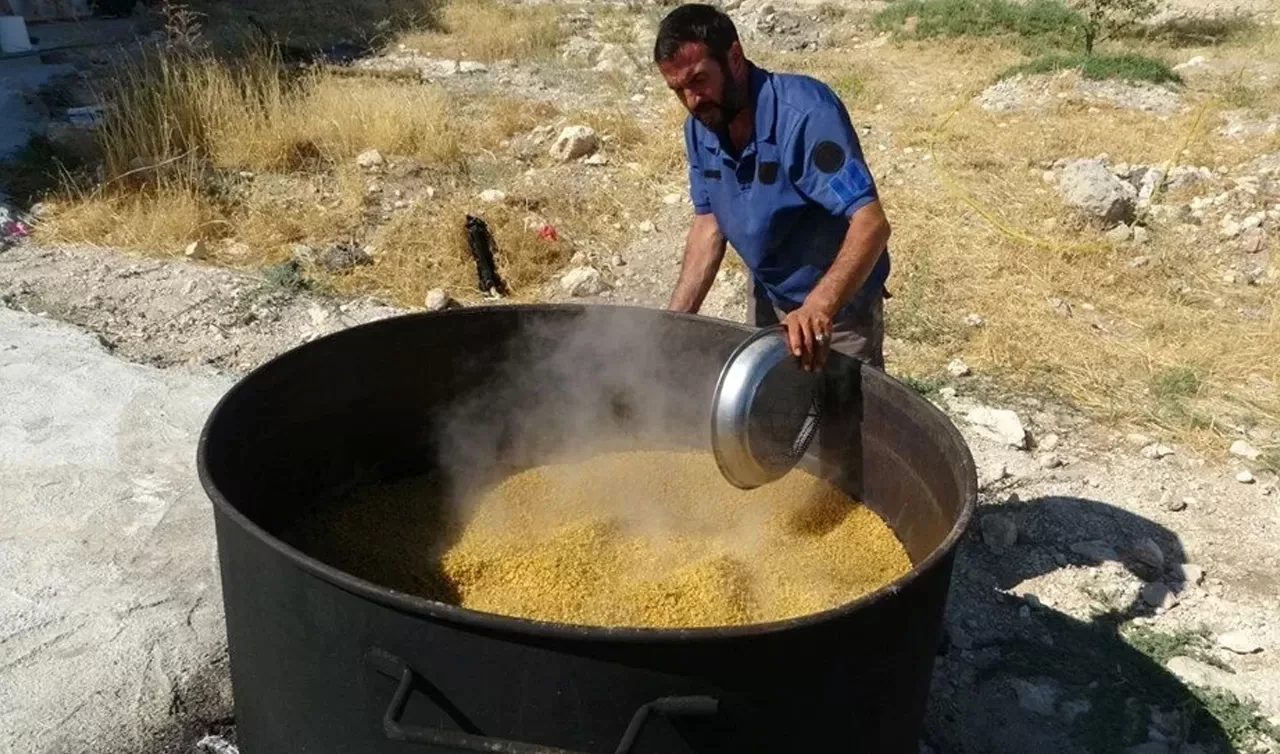 Her yıl yapıyorlar! Kazanlar kaynamaya başladı
