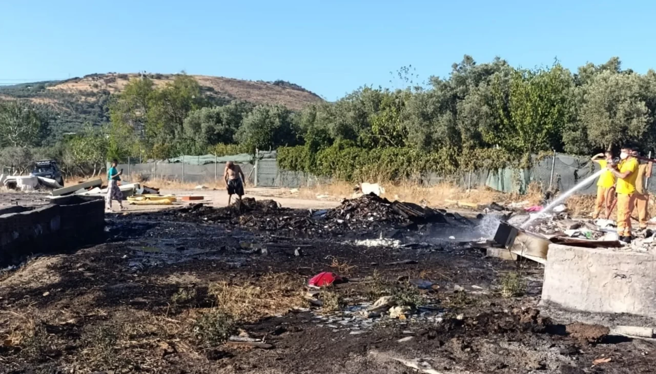 Balıkesir'de hurdalıkta çıkan yangın söndürüldü