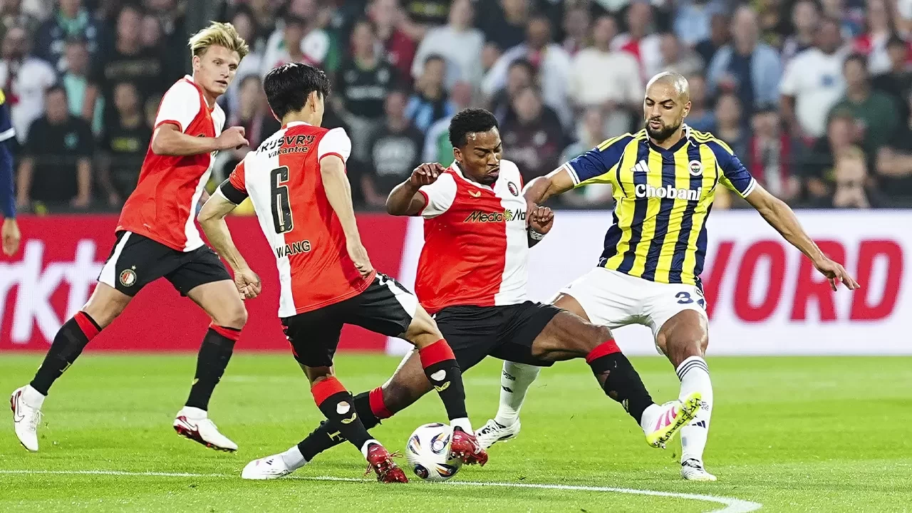 UEFA Şampiyonlar Ligi 3. eleme turunda Fenerbahçe, Feyenoord karşısında 90'da yıkıldı