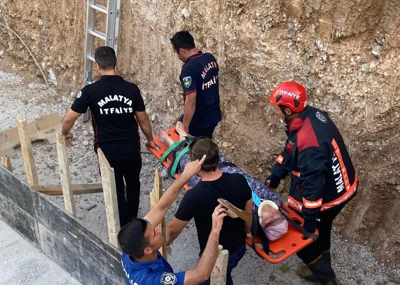 Malatya'da inşaat alanına düşen kişi itfaiye ekipleri tarafından kurtarıldı