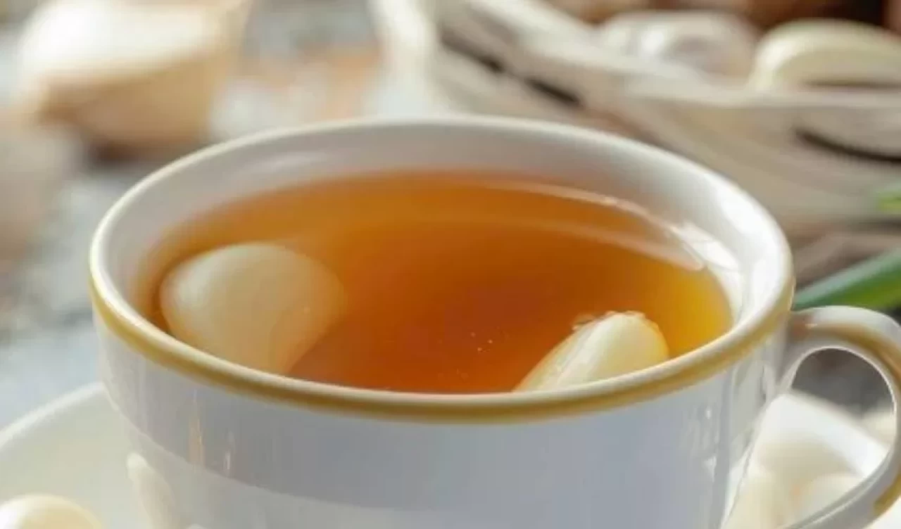 Kış aylarının süper içeceği! Sarımsak çayı ile bağışıklığınızı güçlendirin