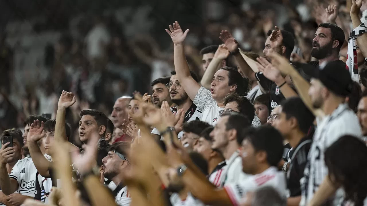 Beşiktaş taraftarlarından St. Patrick's maçında Filistin'e destek