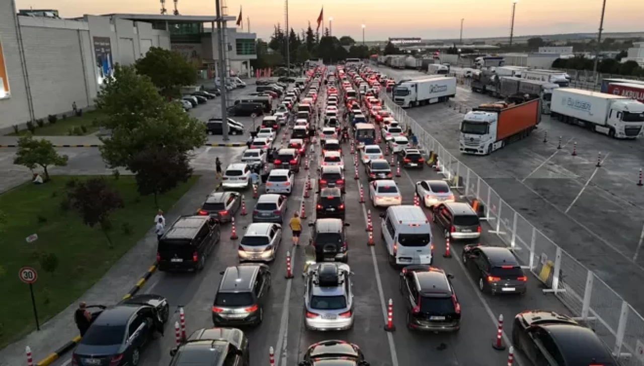 Dönüş yolundaki gurbetçiler duygularını dile getirdi