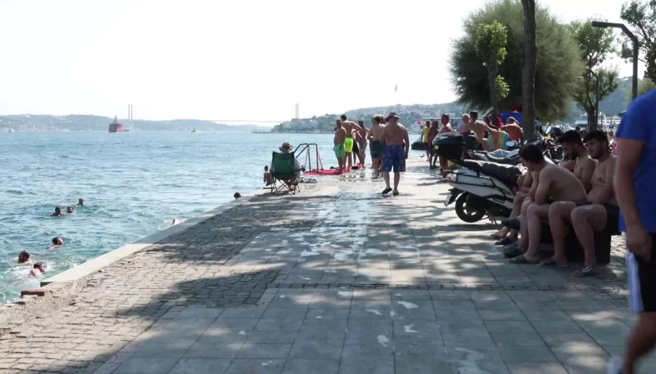 İstanbullular güneşli havada sahillere akın etti