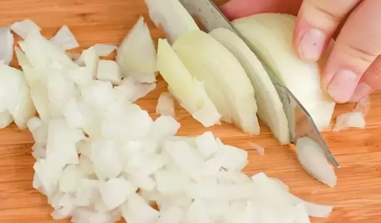 Gözlerinizi yakmadan soğan doğramanın yolları