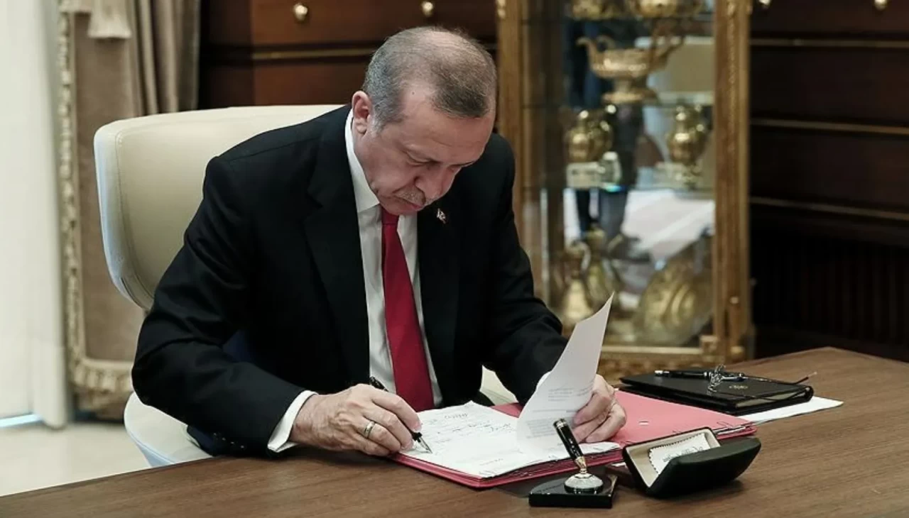 Üst düzey görev değişiklikleri! Cumhurbaşkanı Erdoğan imzalı atama kararları Resmi Gazete'de