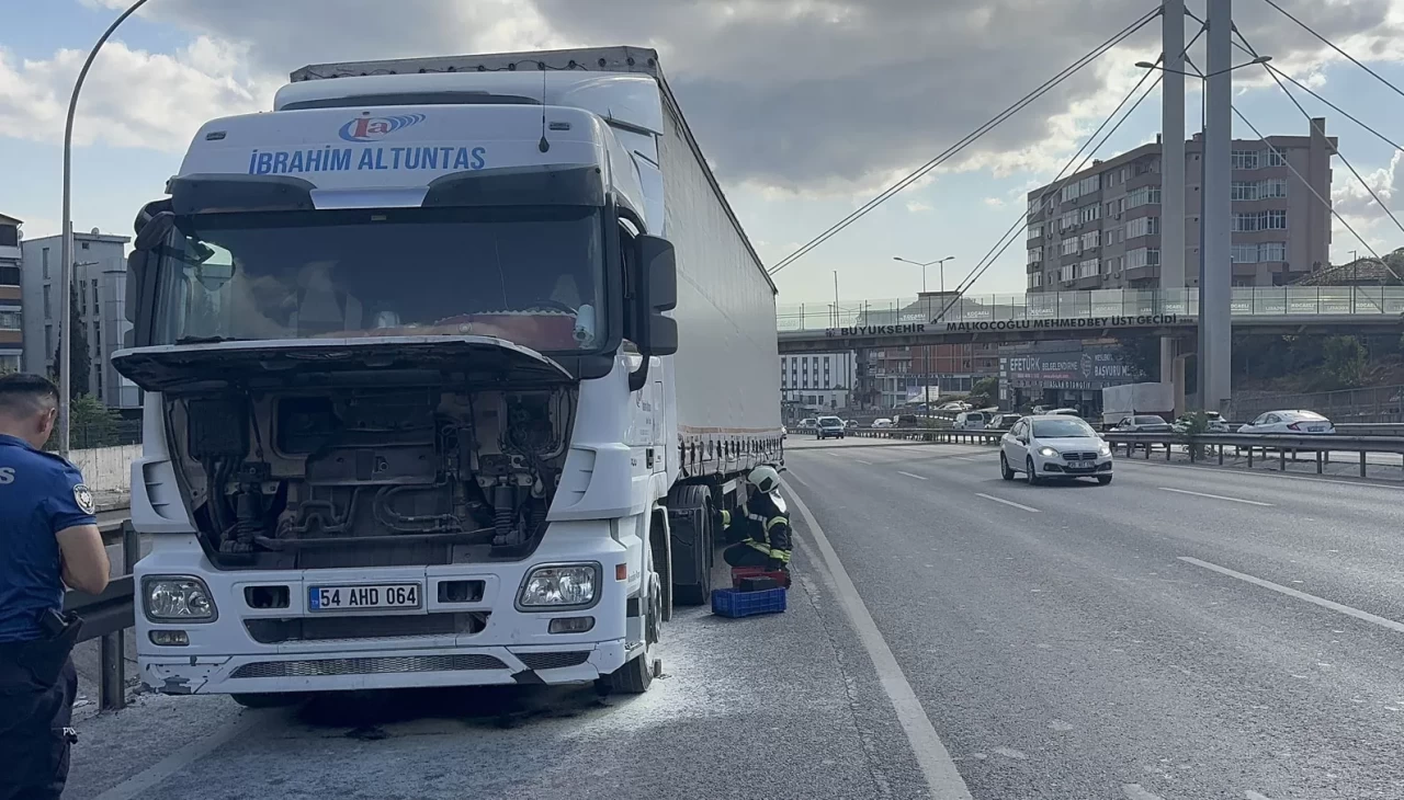 Seyir halindeki tırda yangın korkusu