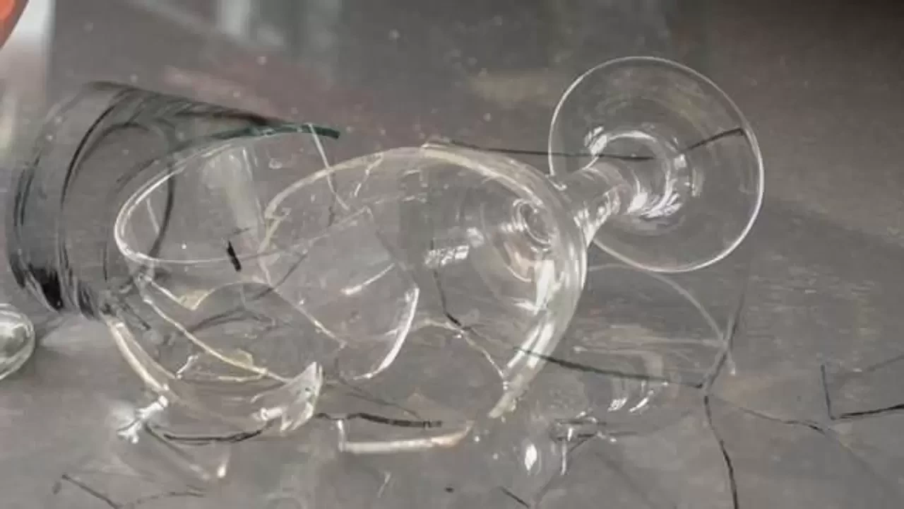 Rüyada Bardak Kırmak Ne Anlama Gelir? İşte Detaylı Yorumlar