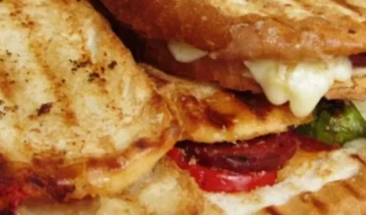 Kahvaltıya lezzet katacak! Ayvalık tostu nasıl yapılır?