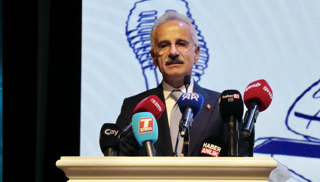 Bakan Uraloğlu'ndan Erdoğan'a övgü dolu sözler: Mazlum coğrafyalar için dertlenen bir lider