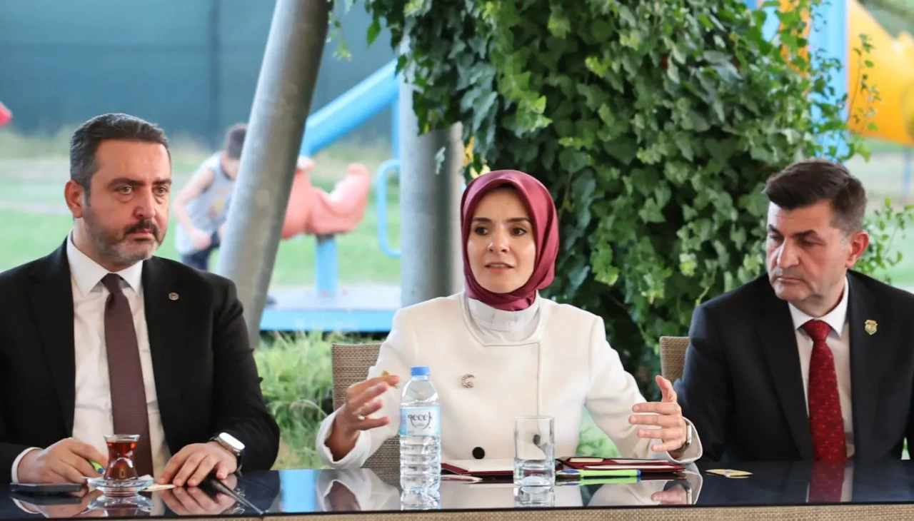 Bakan Göktaş, şehit yakınları ve gazilerle bir araya geldi