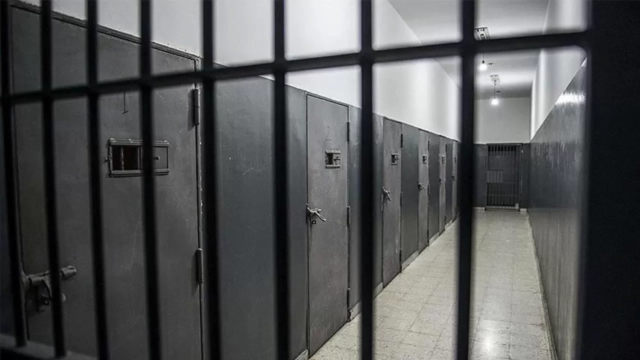 10 yıl boyunca 12 kez otoyolu kapatan adam hapse atıldı