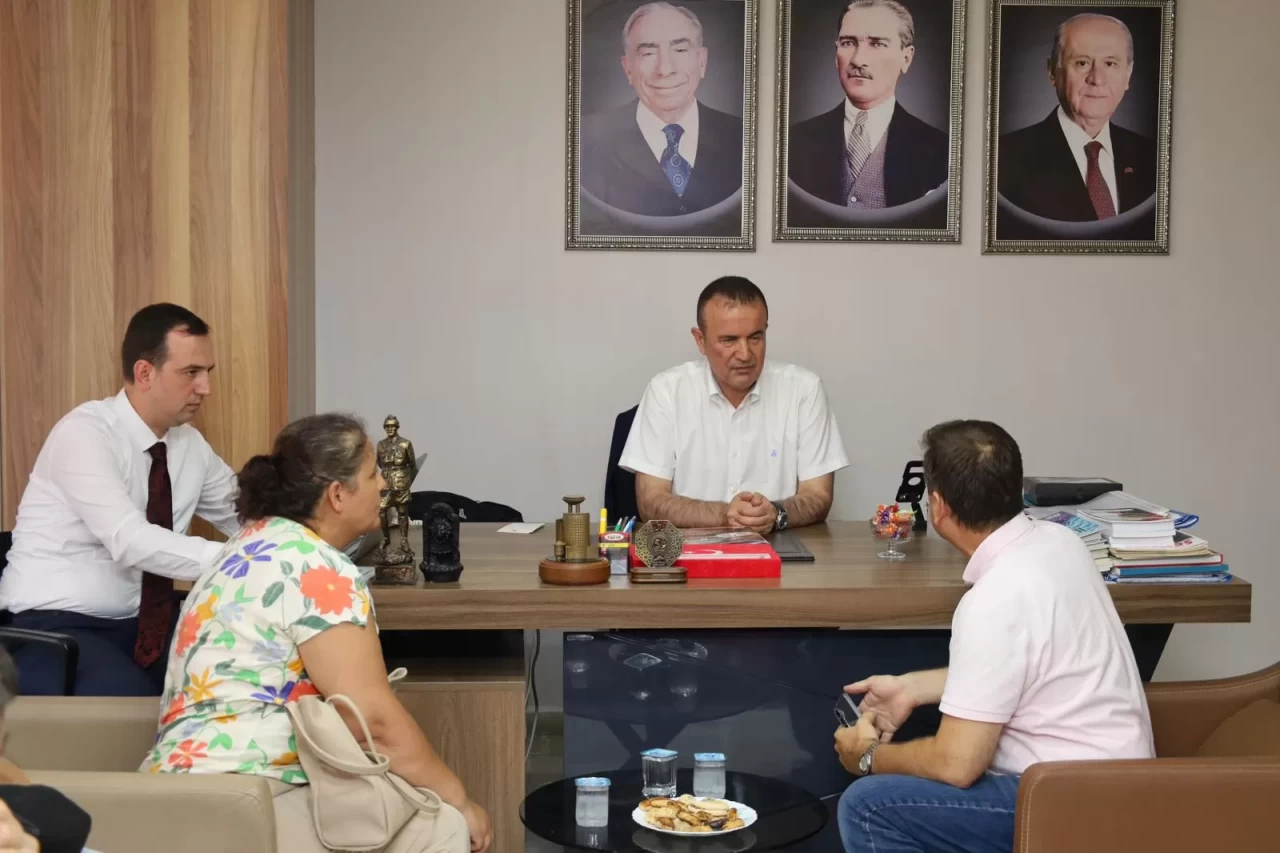 MHP'li Başkan Antalyalı hemşehrilerini dinledi